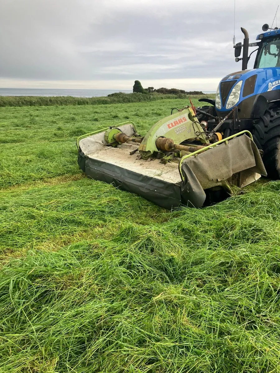 Claas 3100 front mower and krone 320 rear mower - Image 1