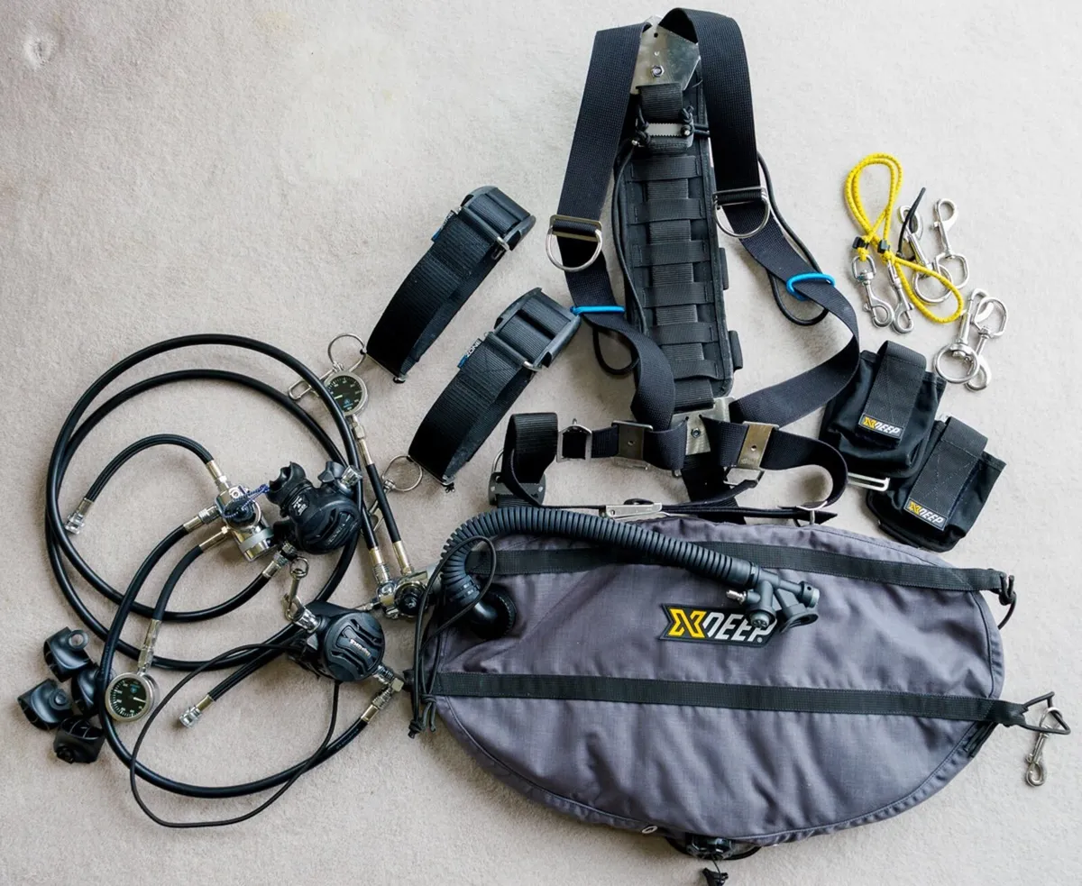 Full Sidemount Diving System – Apeks DST/XTX50 - Image 1