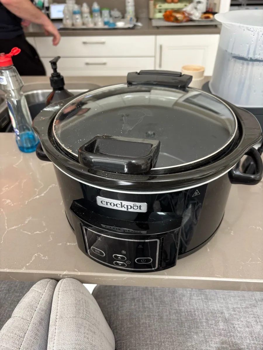 Slow cooker