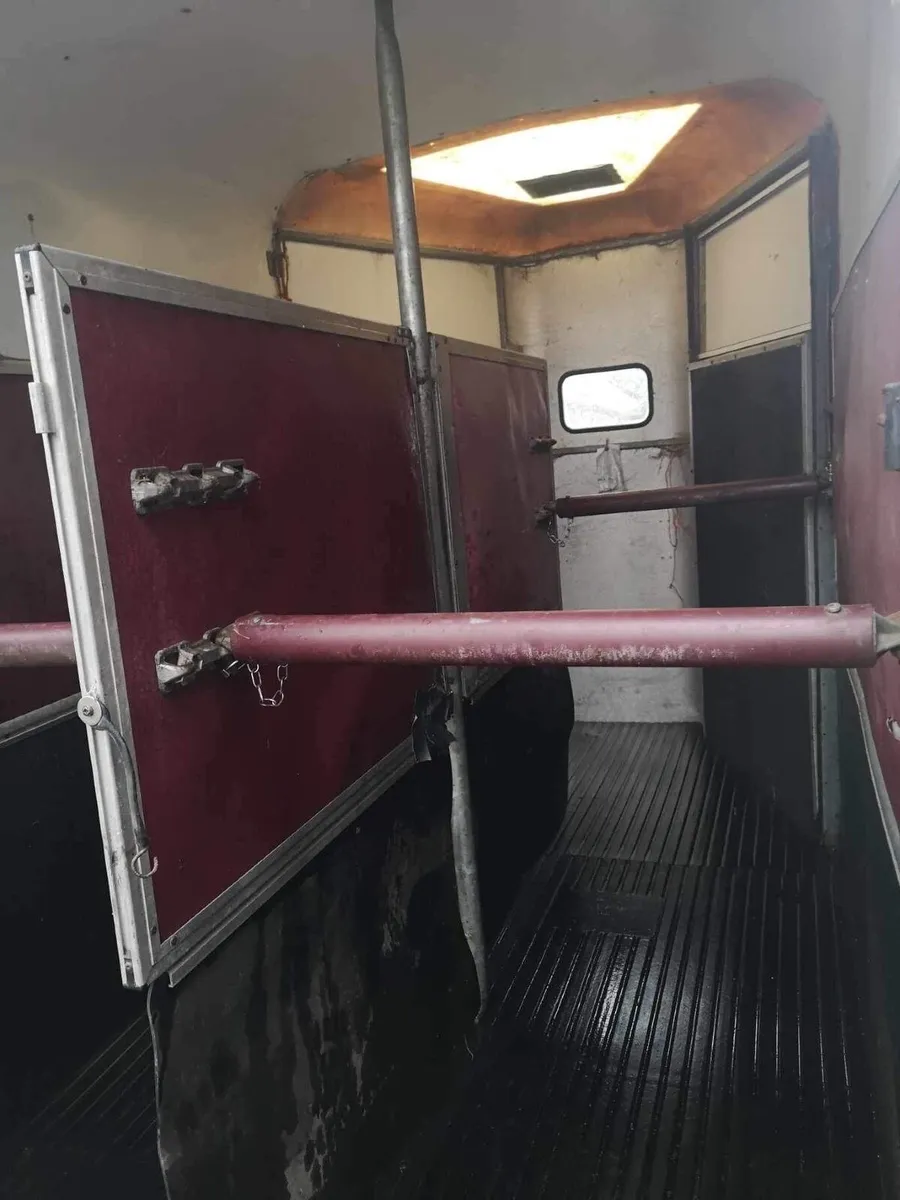 Horse box 505 - Image 2