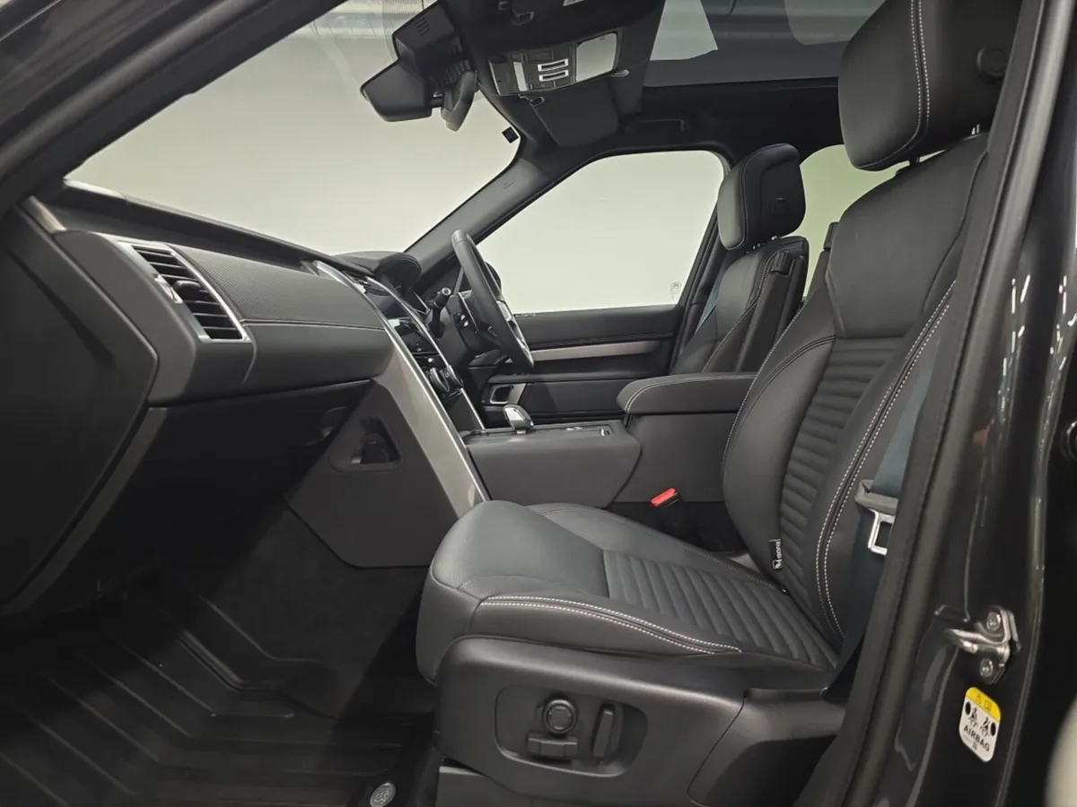 Land Rover Discovery Diesel Sw Dynamic SE - Image 3