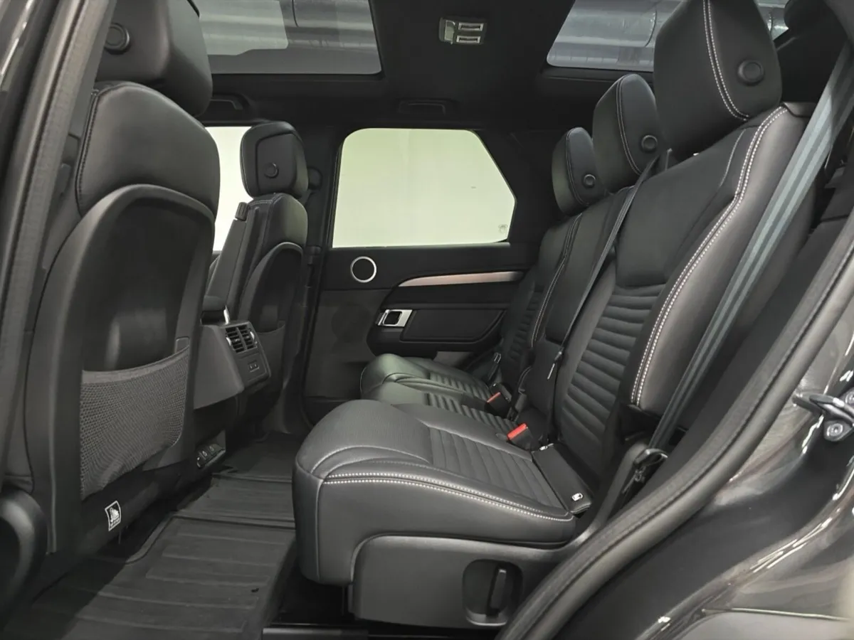 Land Rover Discovery Diesel Sw Dynamic SE - Image 4