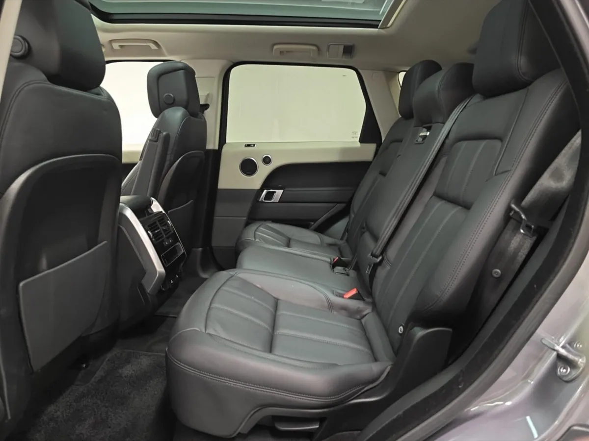 Land Rover Range Rover Sport Diesel Estate HSE Sil - Image 4