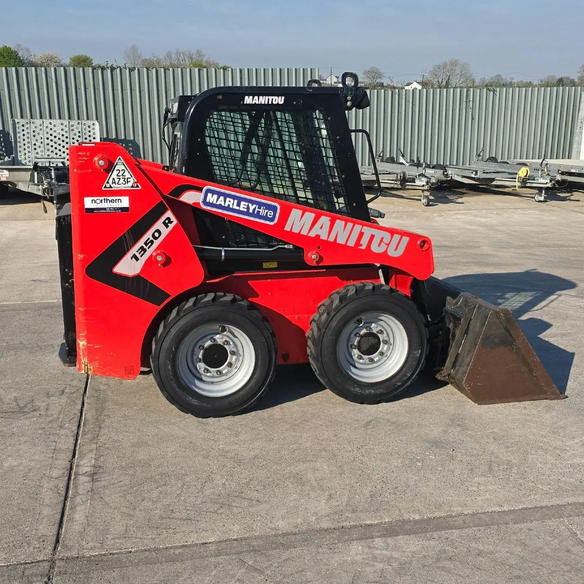 Manitou Skid Steer 1350r like new ( Bobcat ) - Image 2