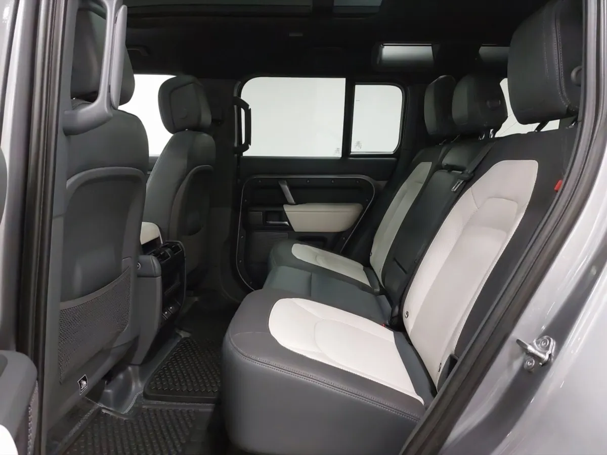 Land Rover Defender Diesel Estate X-Dynamic HSE - Image 4