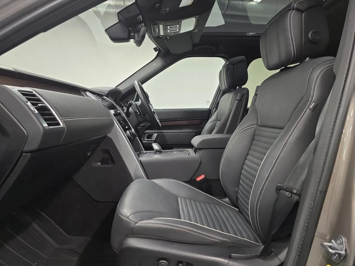 Land Rover Discovery Diesel Sw R-Dynamic HSE - Image 3