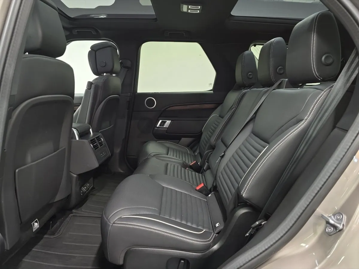 Land Rover Discovery Diesel Sw R-Dynamic HSE - Image 4