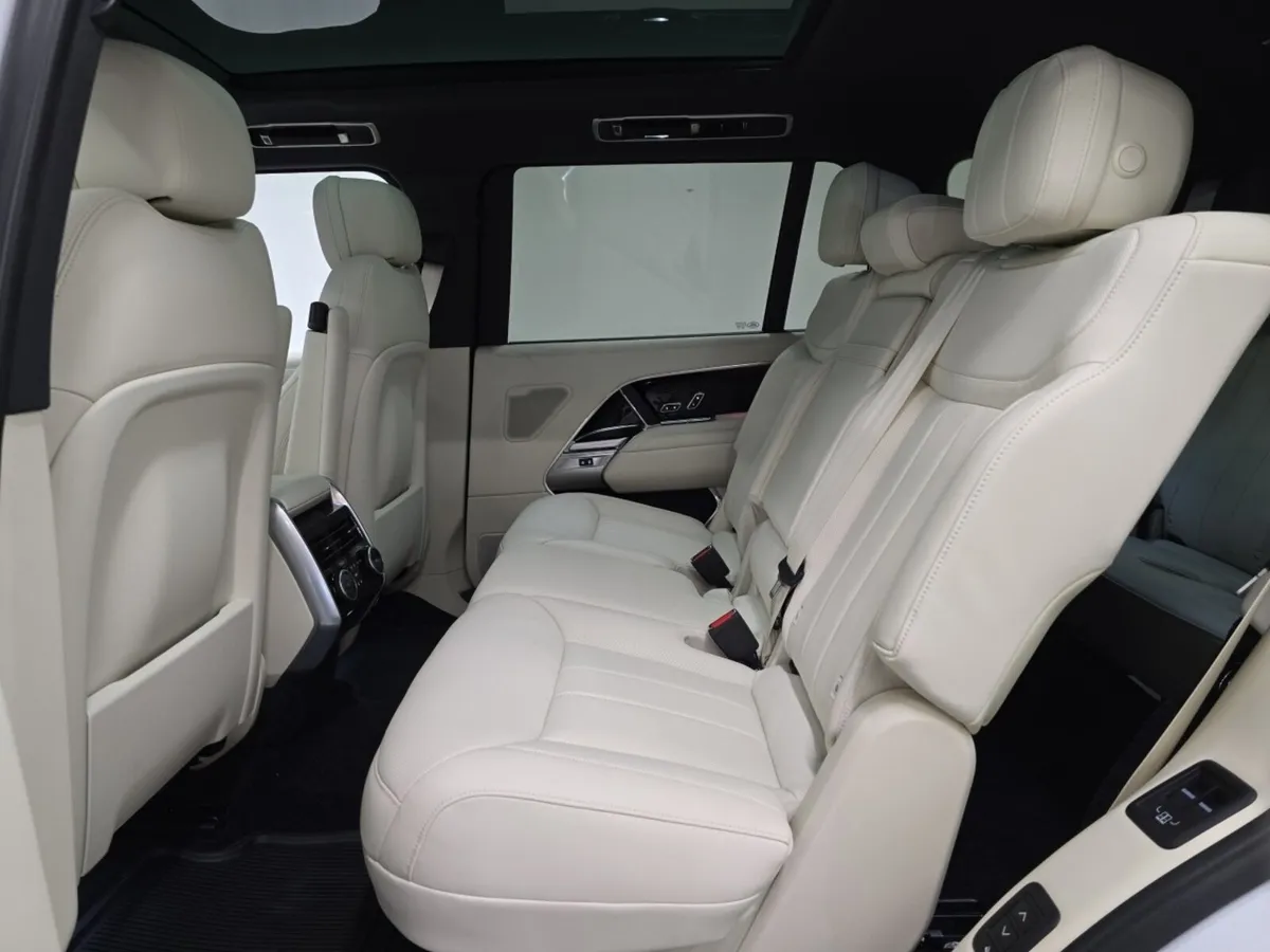 Land Rover Range Rover Diesel Estate SE - Image 4