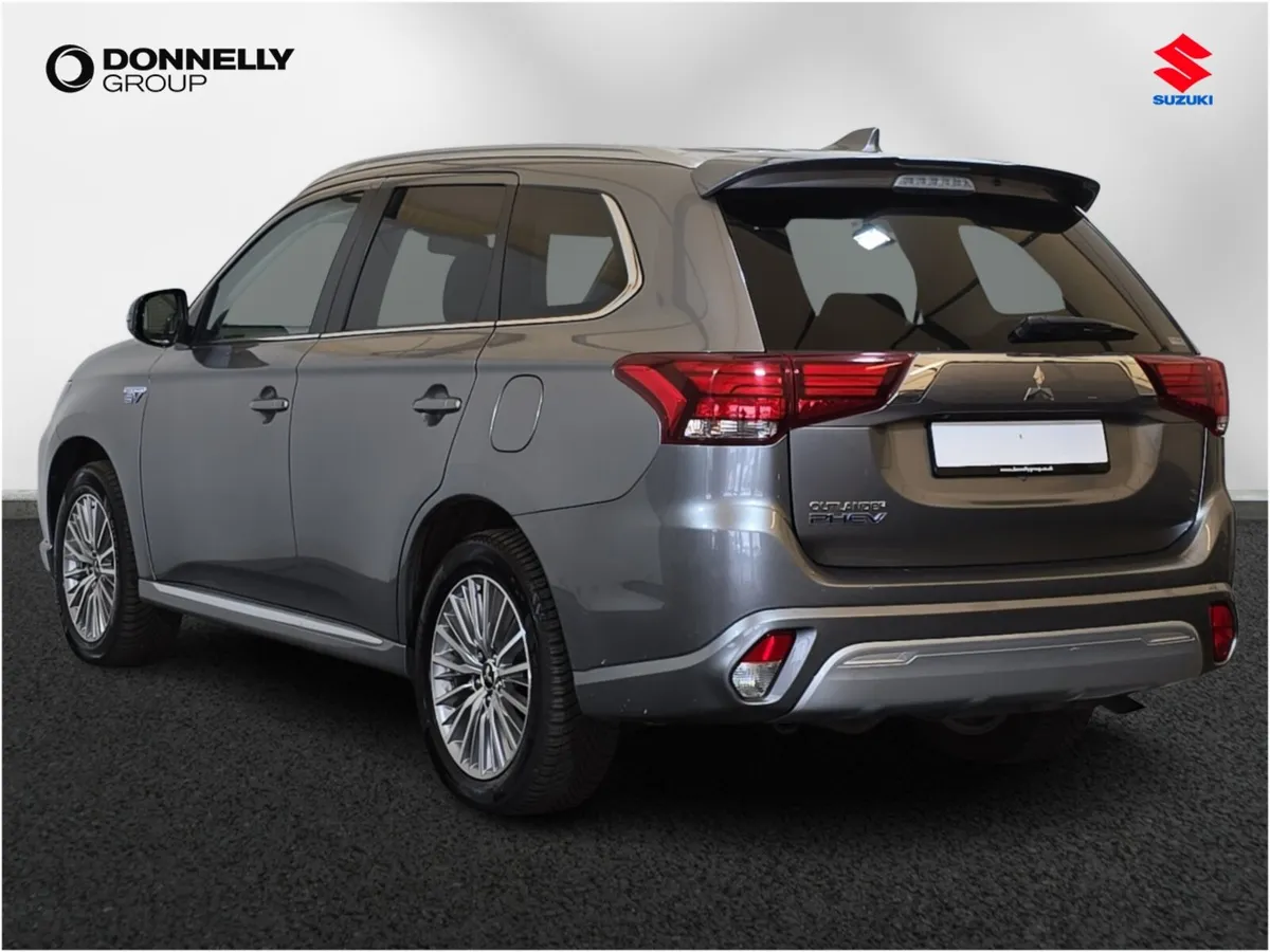 Mitsubishi Outlander Estate Design - Image 2