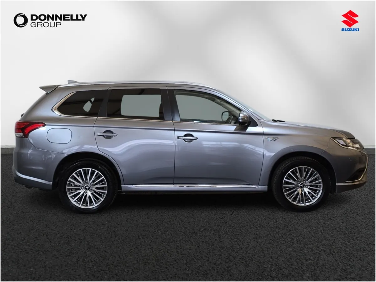 Mitsubishi Outlander Estate Design - Image 3