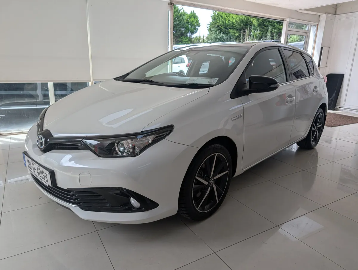 2018 Toyota Auris Hybrid Luna Sport - Image 1