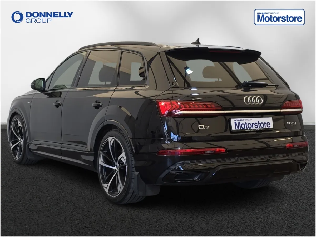 Audi Q7 Diesel Estate Black Edition - Image 2