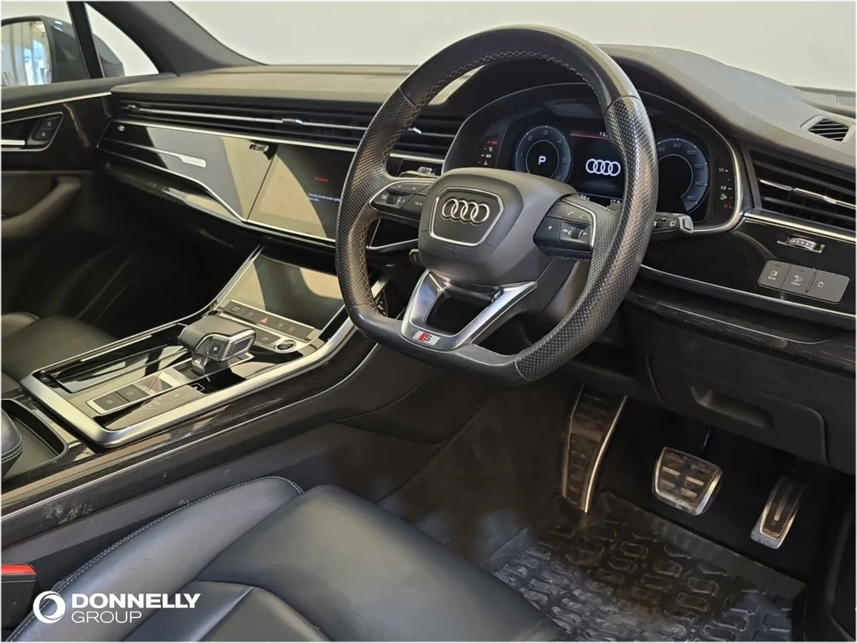 Audi Q7 Diesel Estate Black Edition - Image 4