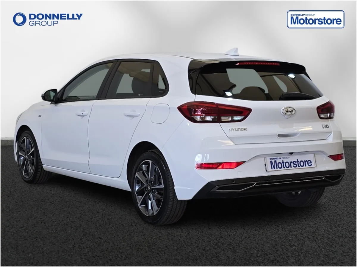 Hyundai i30 Hatchback Premium - Image 2