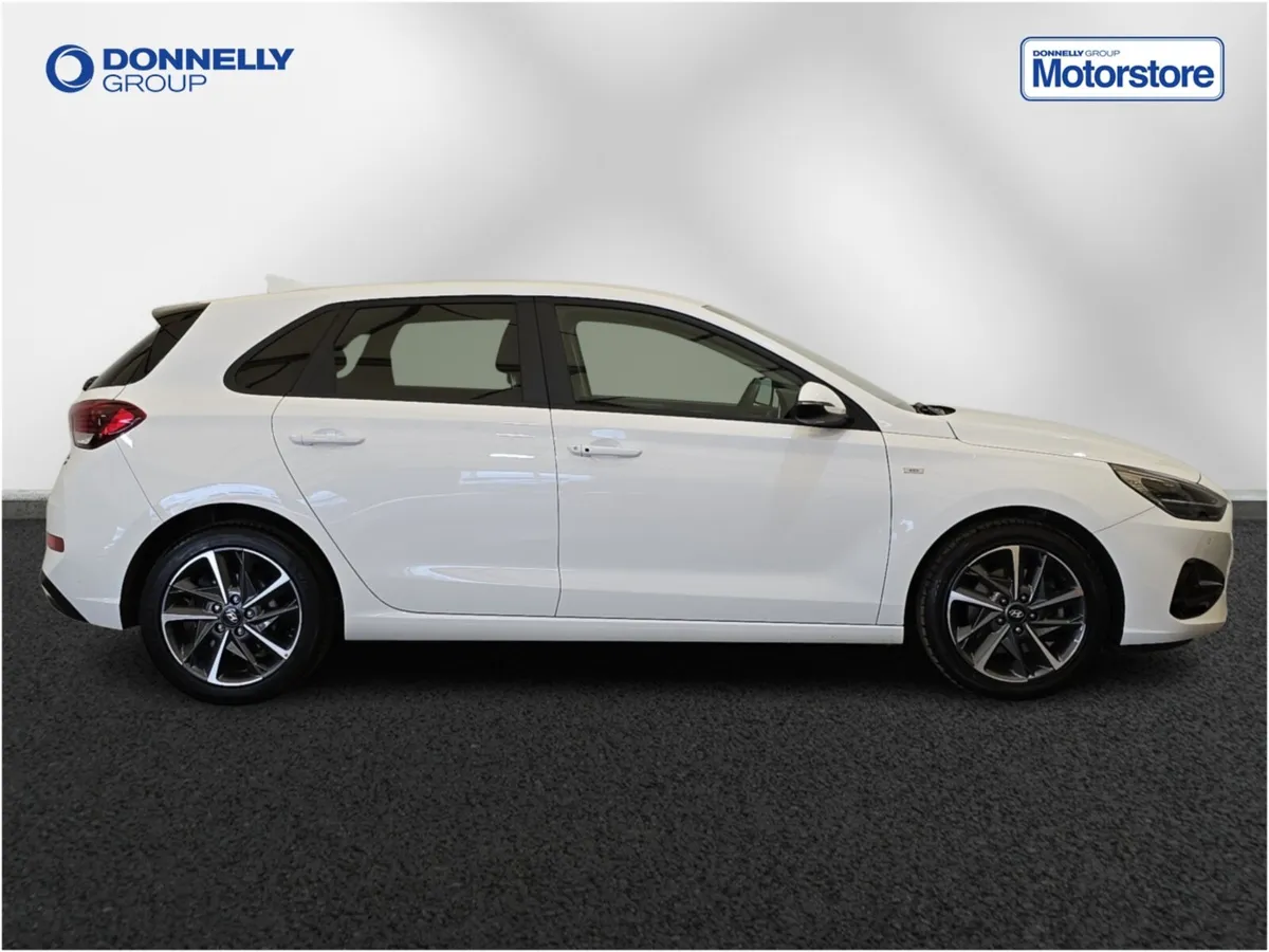 Hyundai i30 Hatchback Premium - Image 3