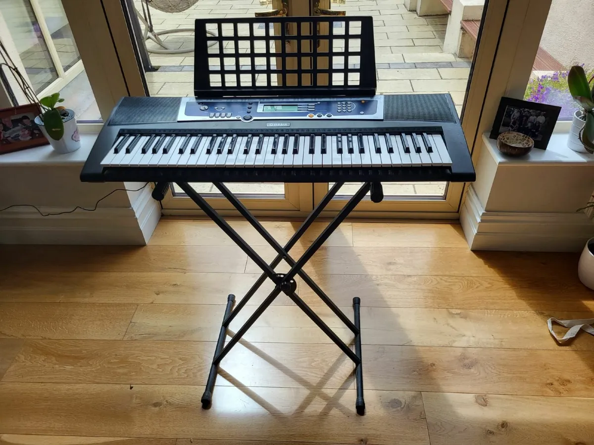 61 keys yamaha YPT-210 keyboard with stand - Image 1