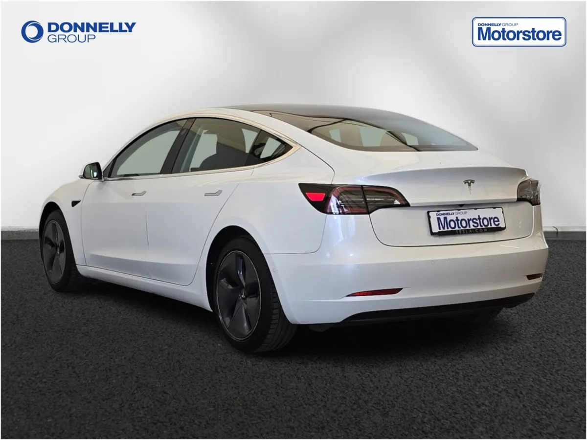 Tesla Model 3 Saloon Standard Plus - Image 2