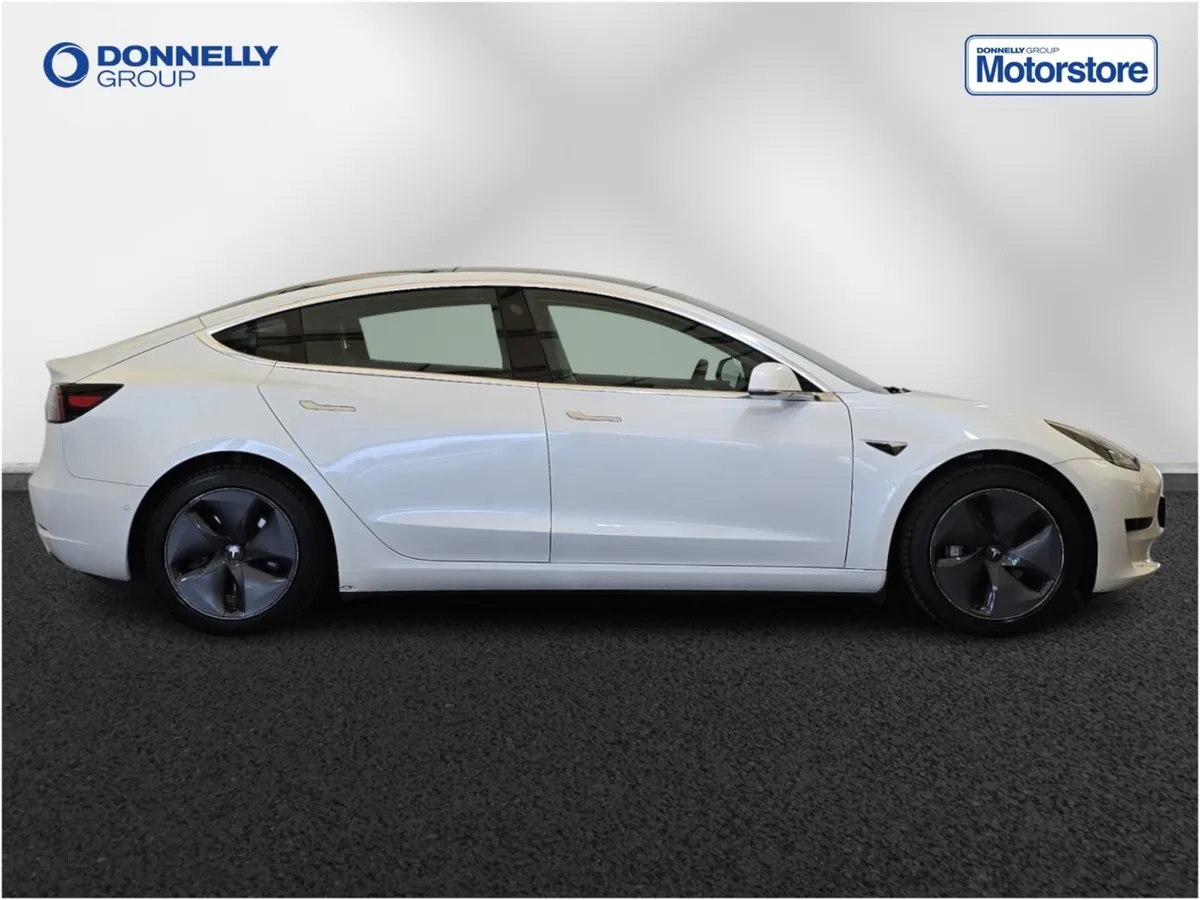 Tesla Model 3 Saloon Standard Plus - Image 3