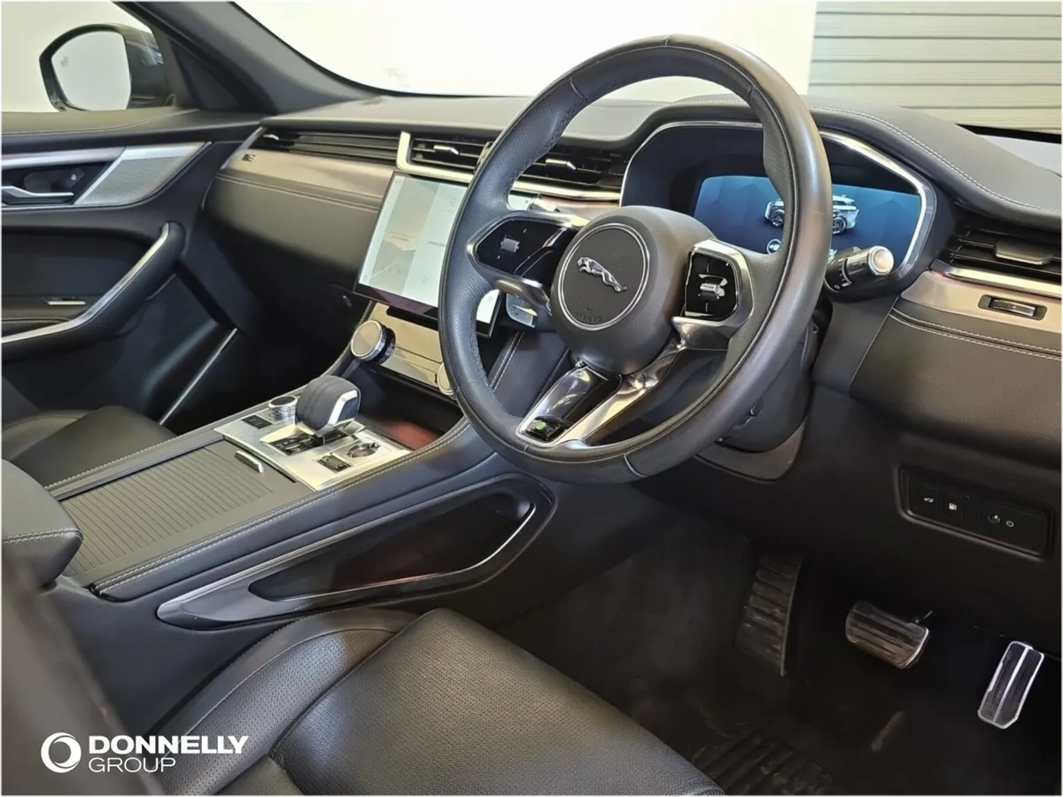 Jaguar F-pace F-Pace Estate R-Dynamic SE - Image 4