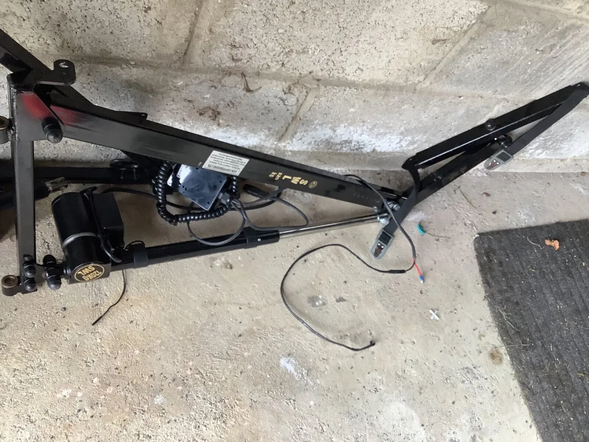 Car wheelchair hoist, and wheelchairs. - Image 2
