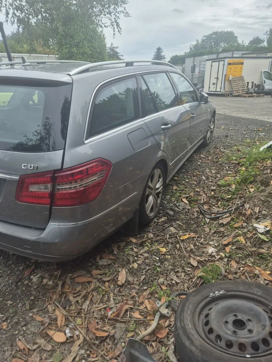 Mercedes E200 - Breaking only - Image 4