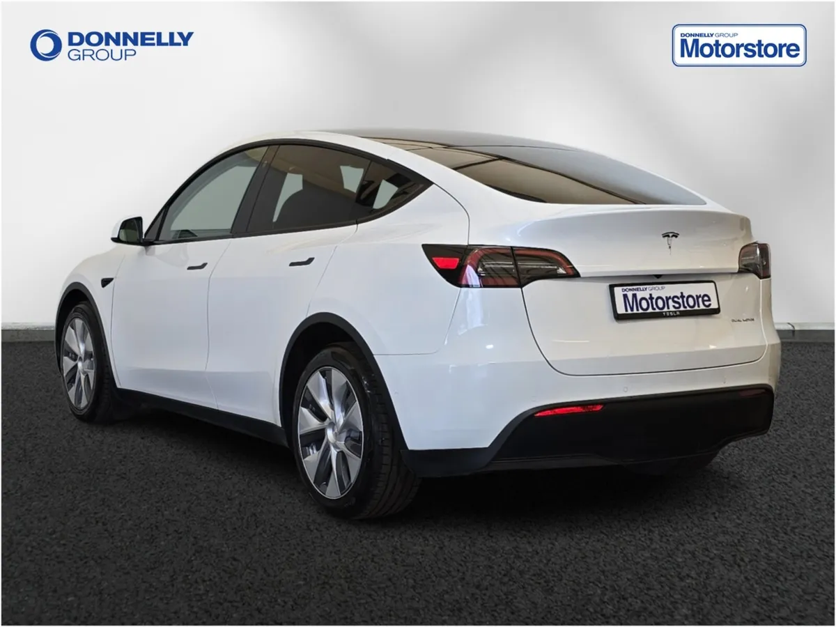 Tesla Model Y Hatchback Long Range - Image 2