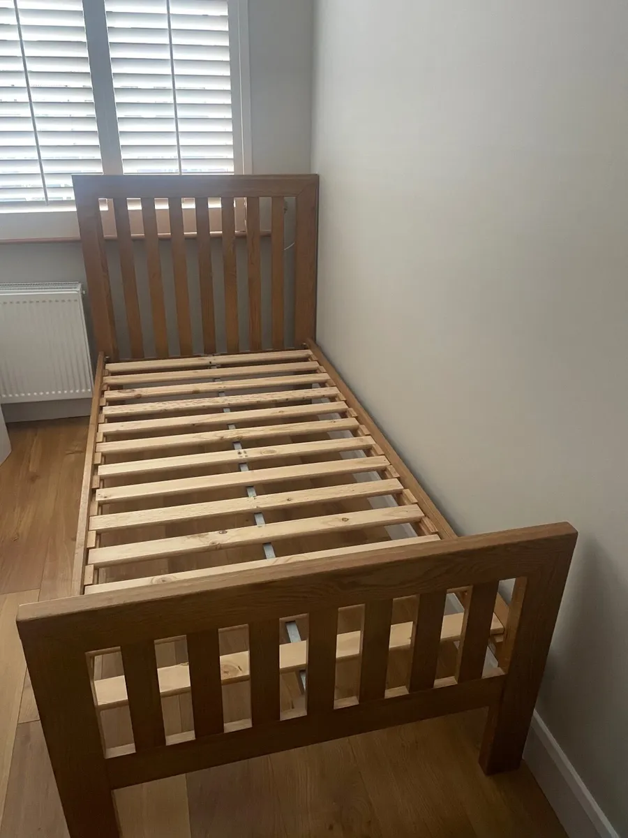 Single bed - Image 1