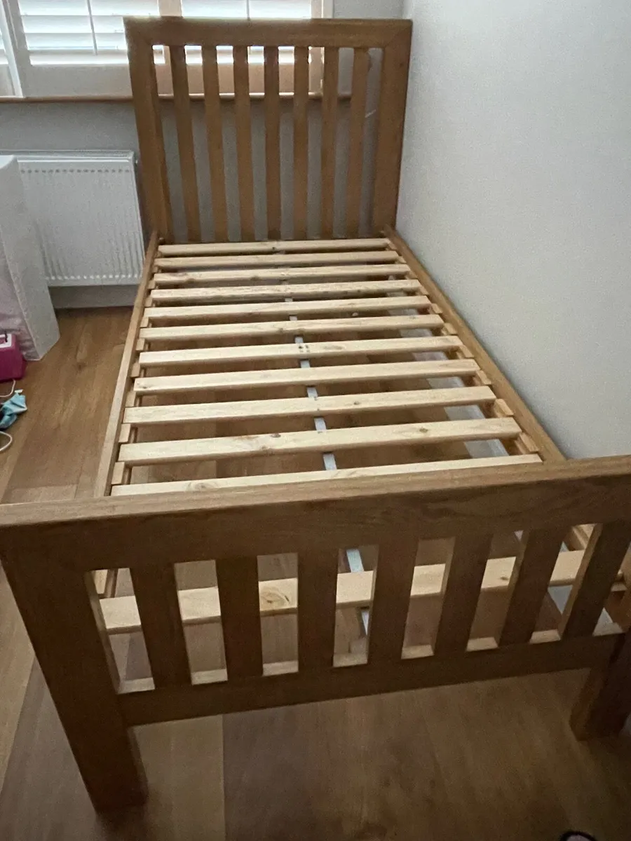 Single bed - Image 2