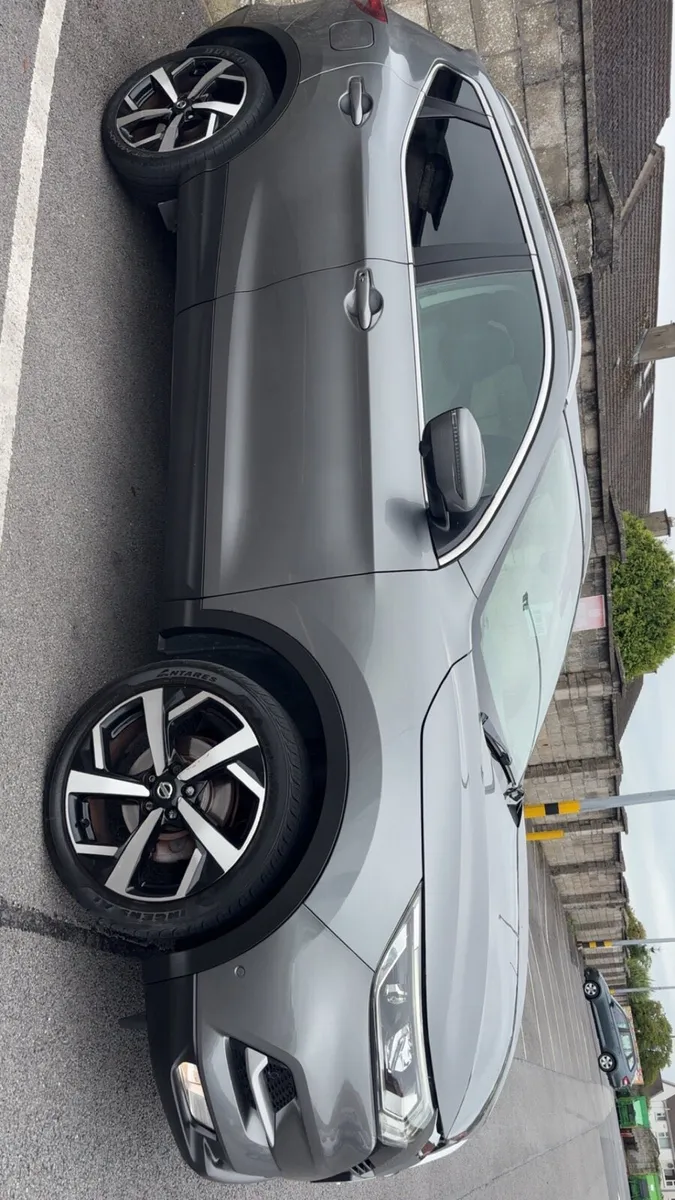 Nissan Qashqai Tekna High Spec - Image 2