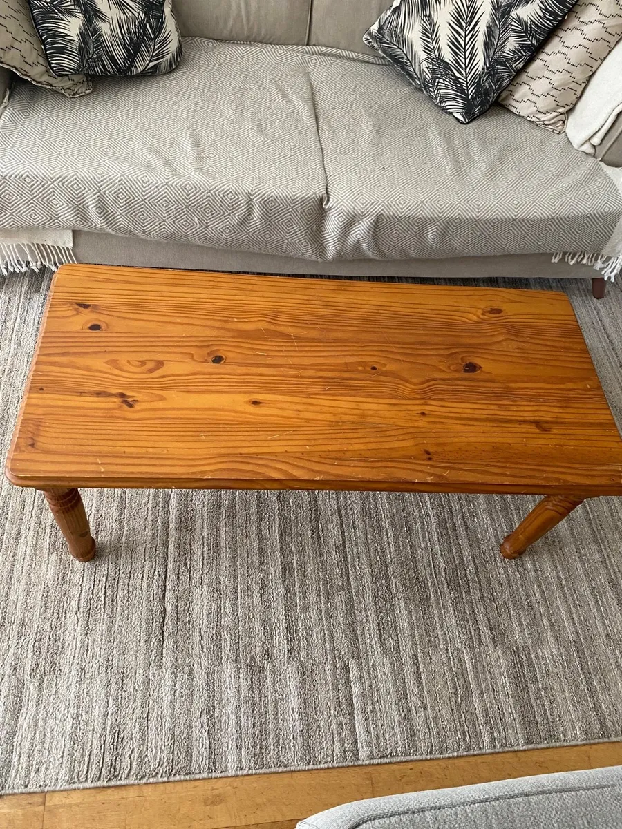 Coffee tables , rug and foot spa - Image 3