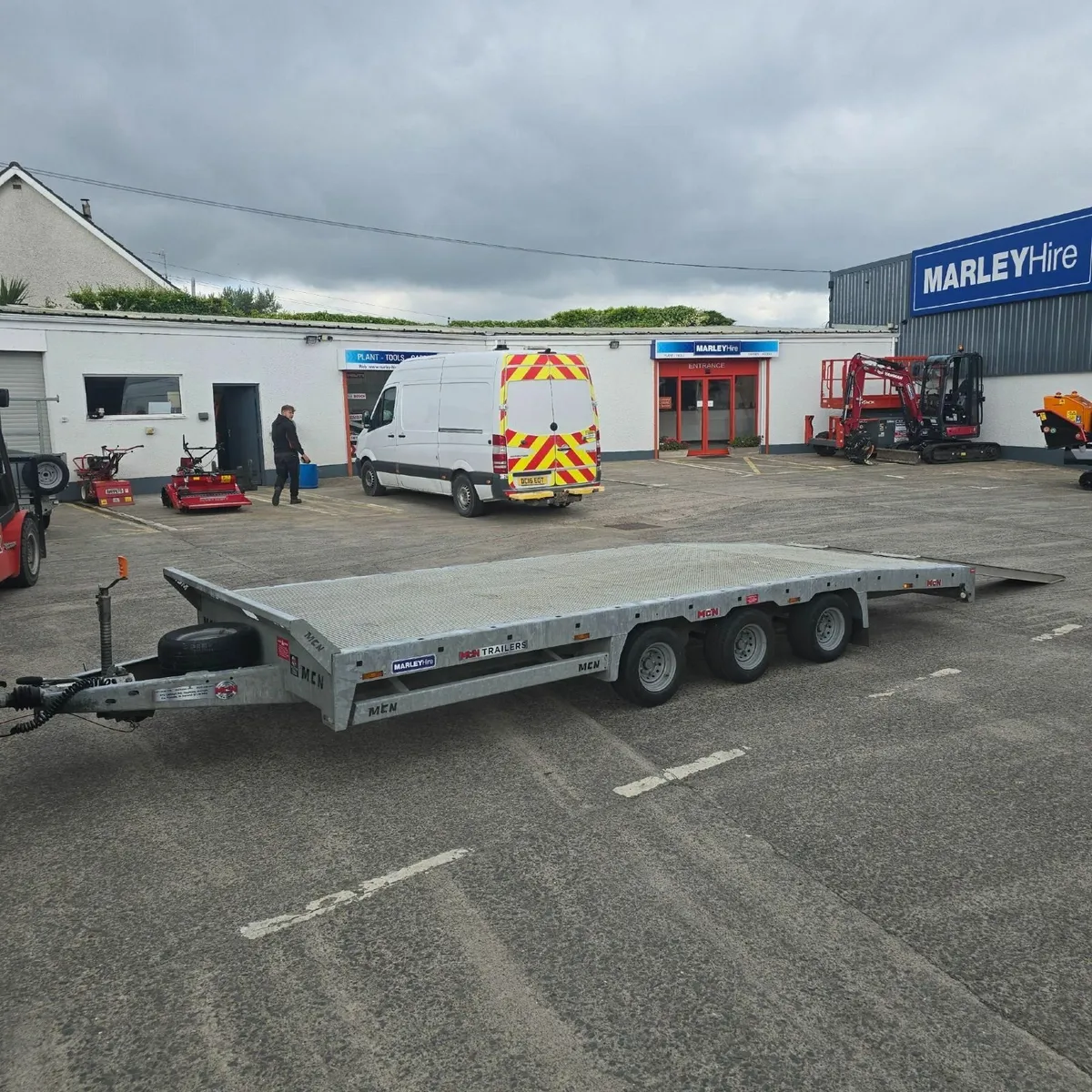 16 Foot Beavertail Trailer 3 Axles MCN