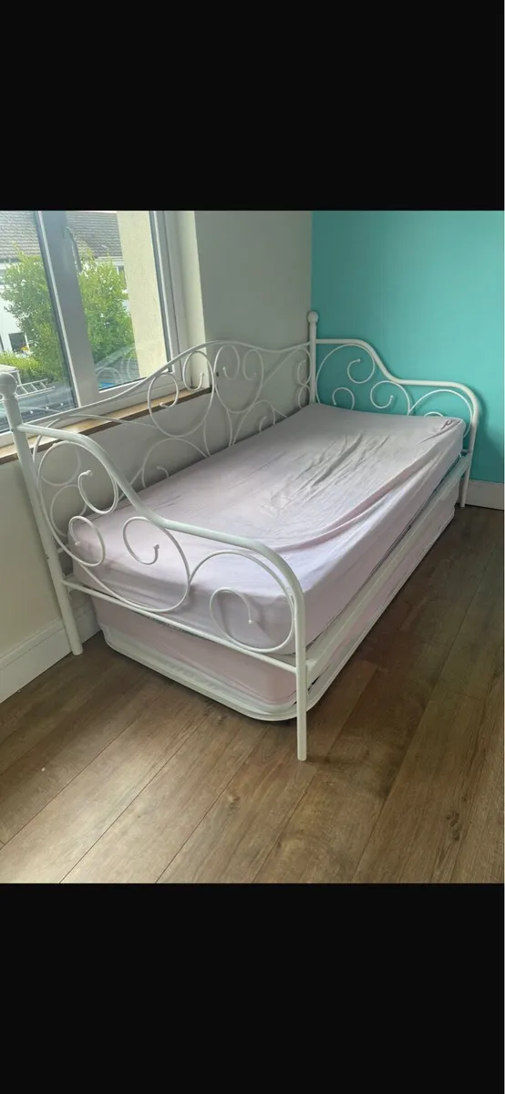 Catherine Day Bed - Image 2