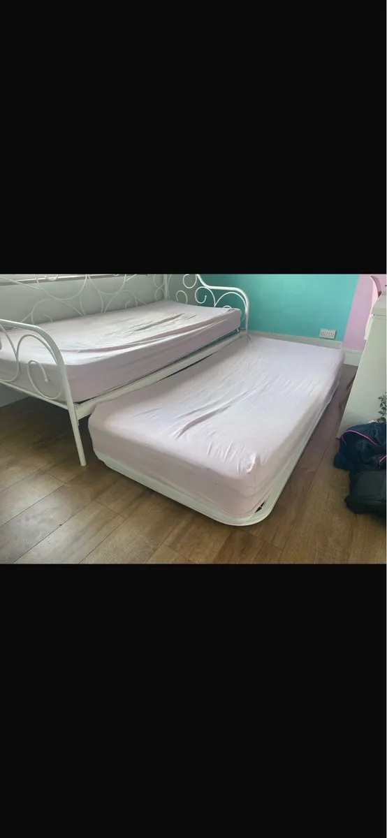 Catherine Day Bed - Image 3