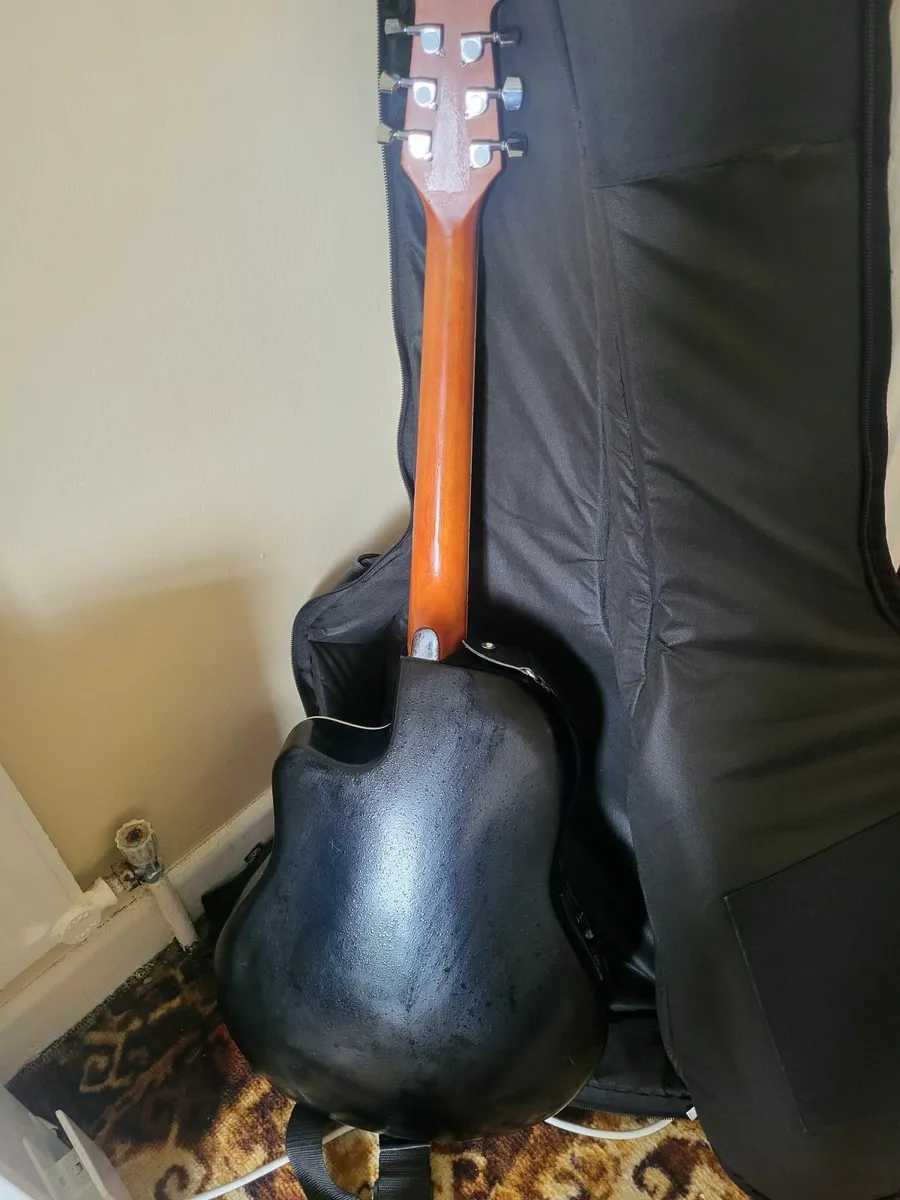 Electro acoustic guitar (roundback) - Image 2
