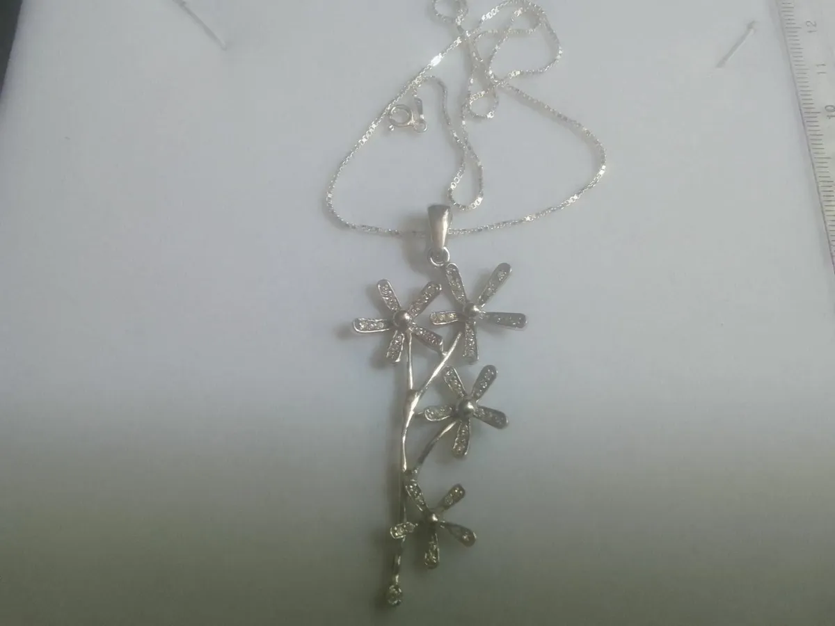STG SILVER &TOPAZ  VINTAGE FLORAL PENDANT - Image 1