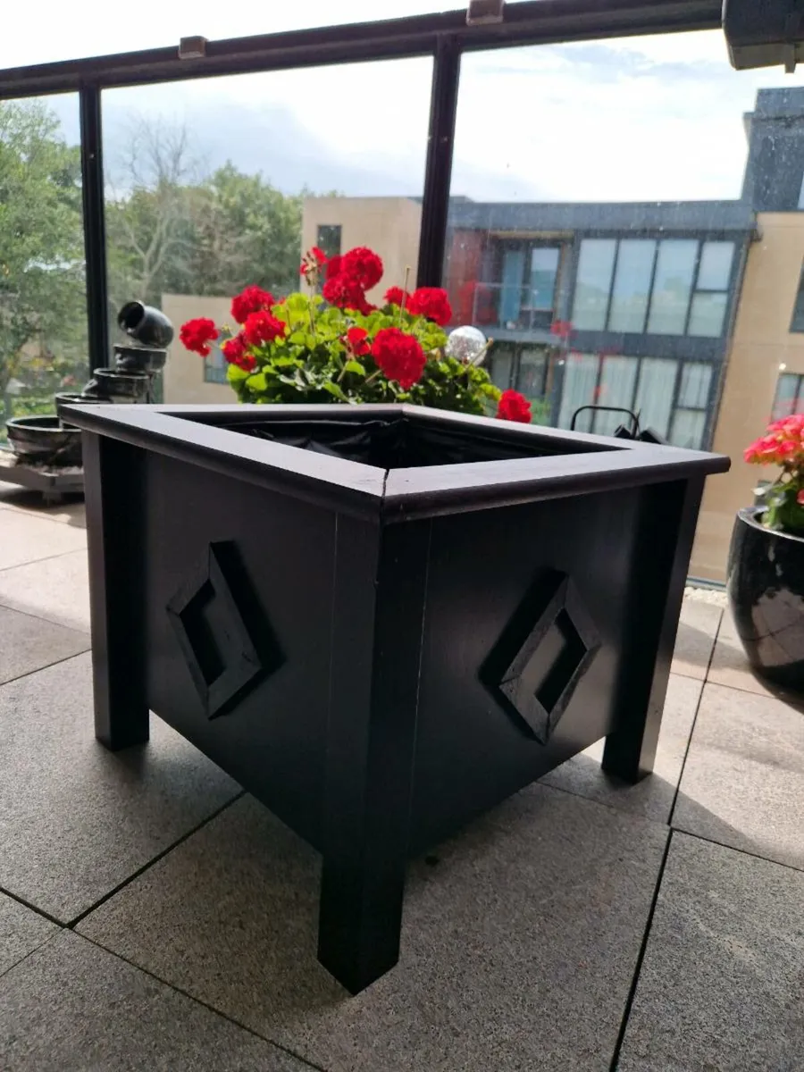 2 wooden planters - Image 2