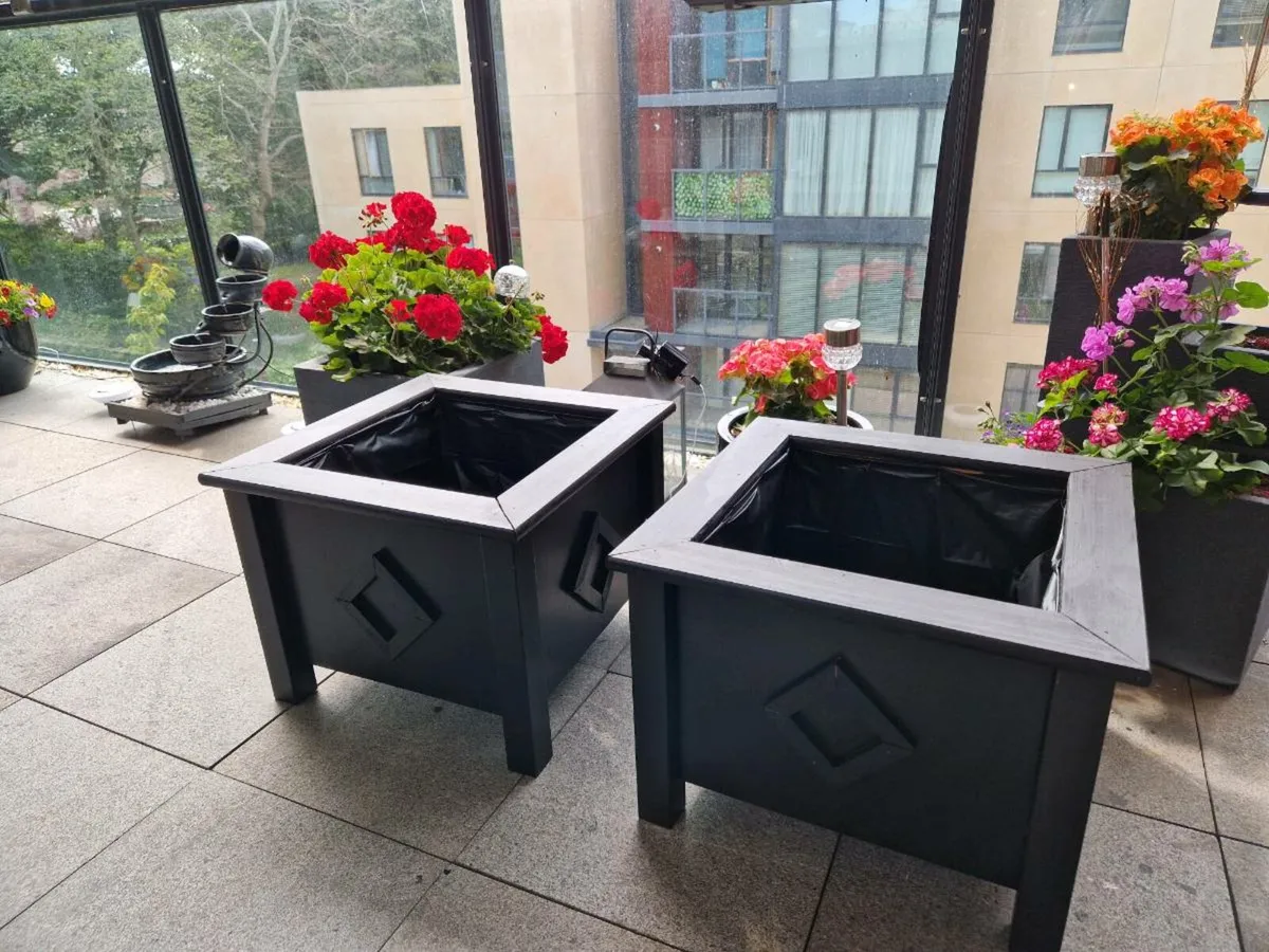 2 wooden planters - Image 3