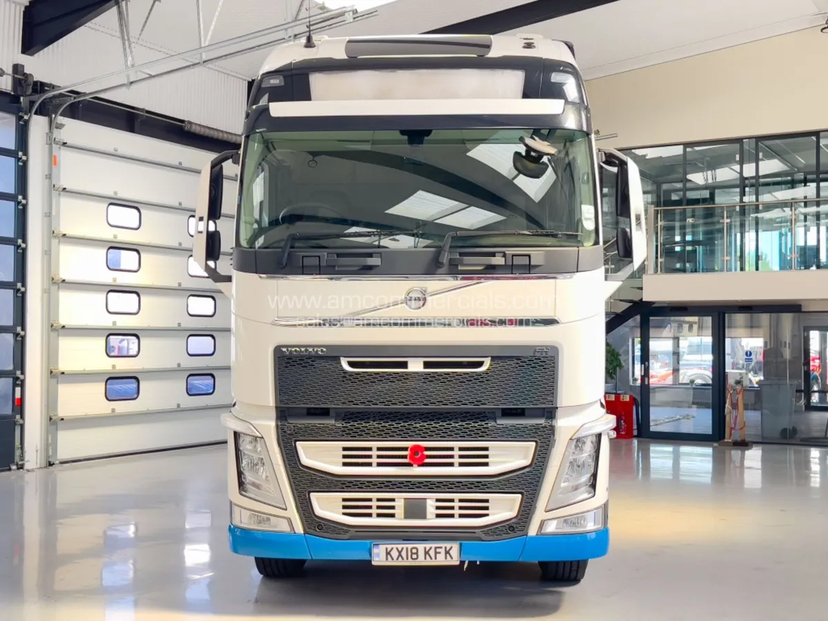 2018 (18) VOLVO FH500 GLOBETROTTER XL 6X2 MIDLIFT - Image 2