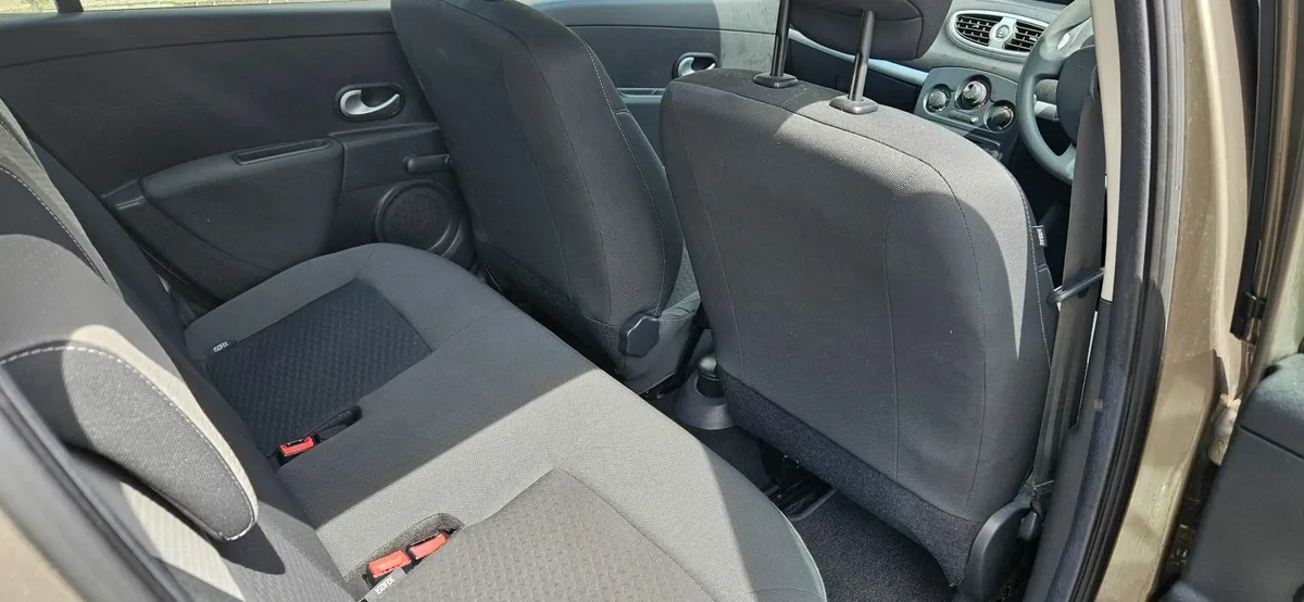 Renault Clio 2010 1.2 16V Royale Eco - Image 3