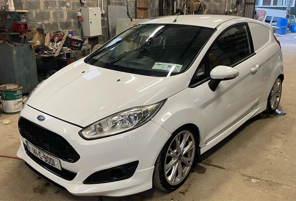 Ford Fiesta - Image 2