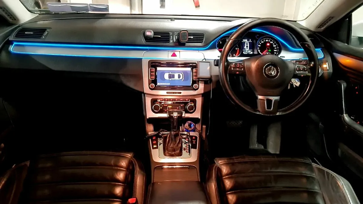Volkswagen Passat 2010 - Image 2