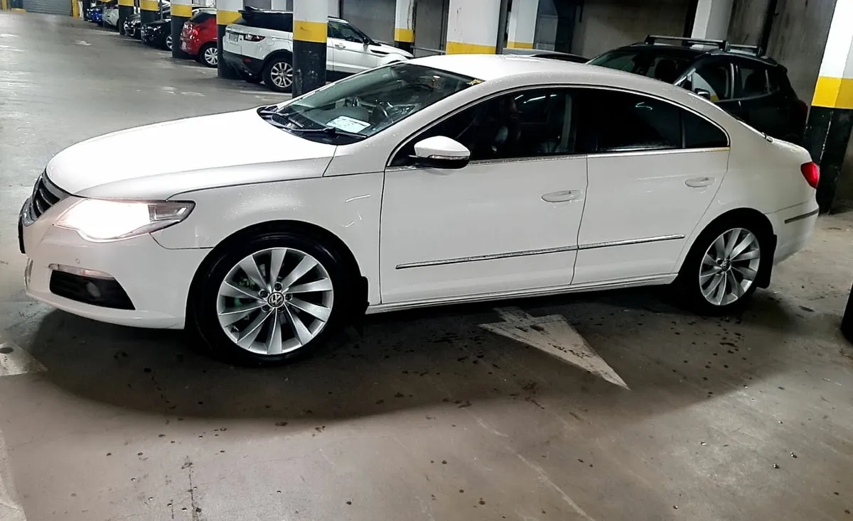 Volkswagen Passat 2010 - Image 3