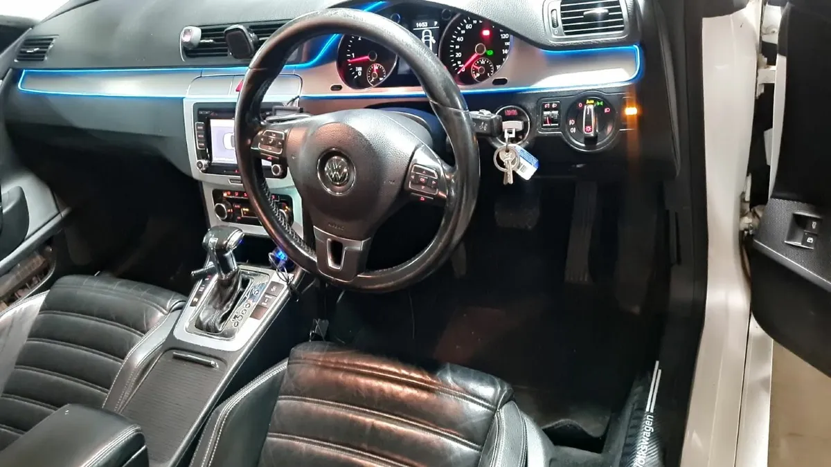Volkswagen Passat 2010 - Image 4