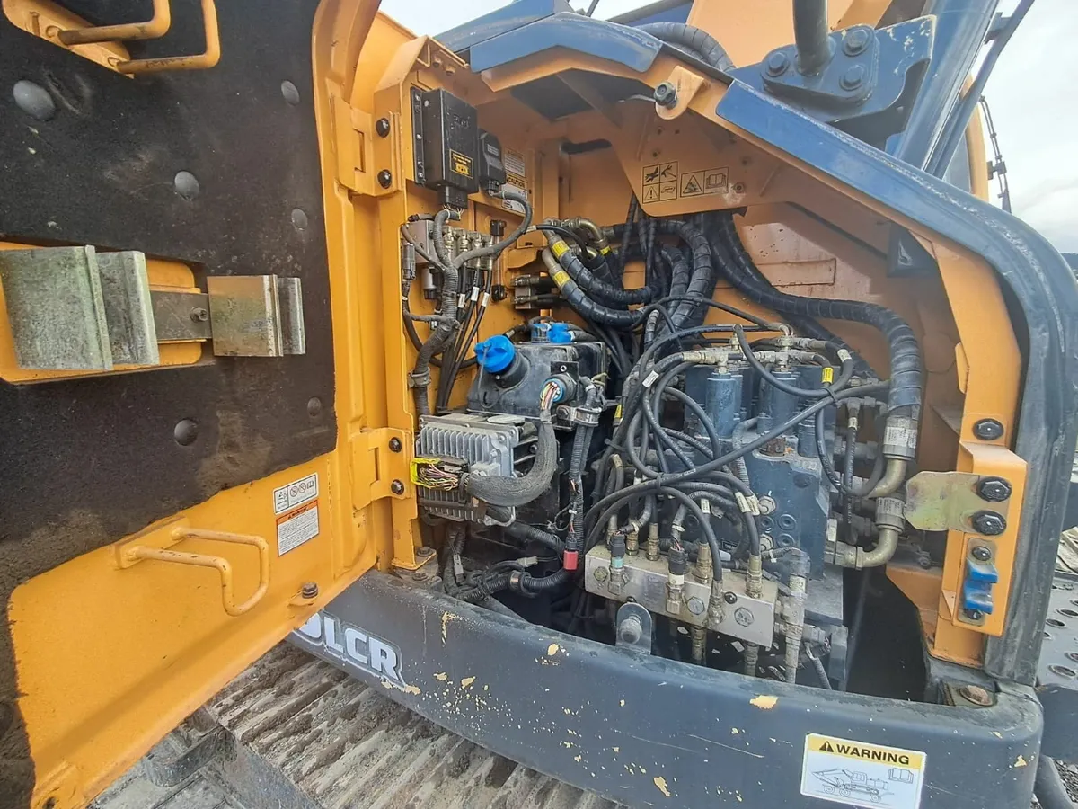 2017 Hyundai HX145 LCR  Excavator - Image 4