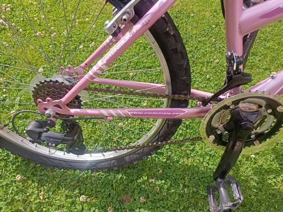 kids mountain bike size 24 inch wheels. 6 speed gear's - Image 4
