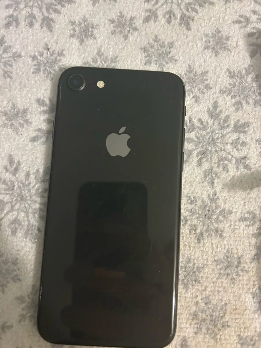 iPhone 8 - Image 2