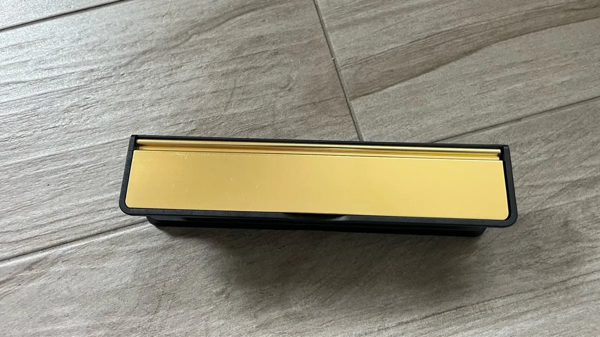 SLEEVED LETTER BOX GOLD - Image 1