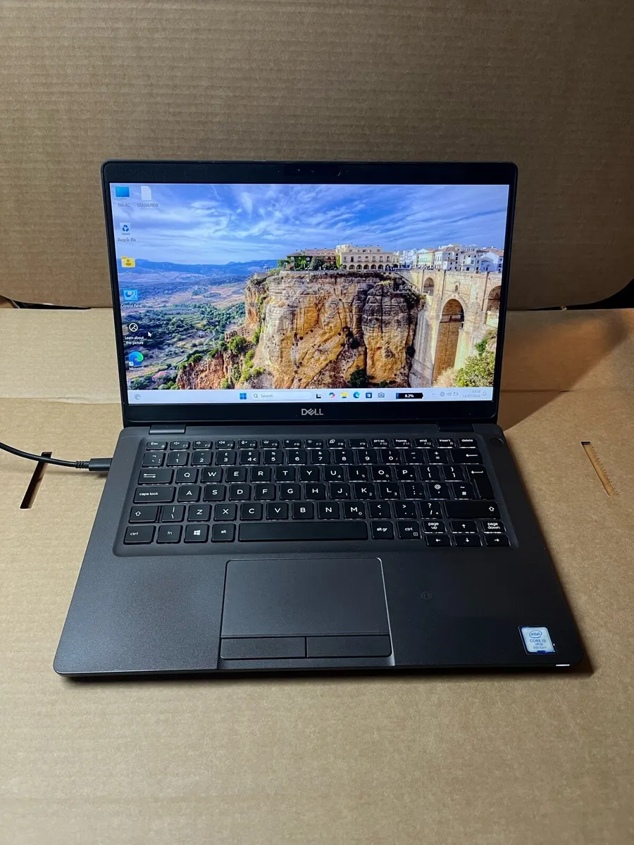 Dell laptop i5 8gb 256 w11 Touchscreen - Image 1