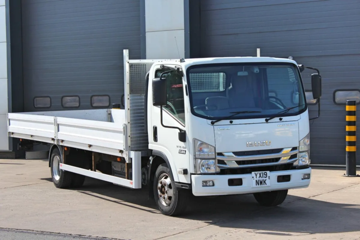 2019 ISUZU N75-150 DROPSIDE FLAT. - Image 1
