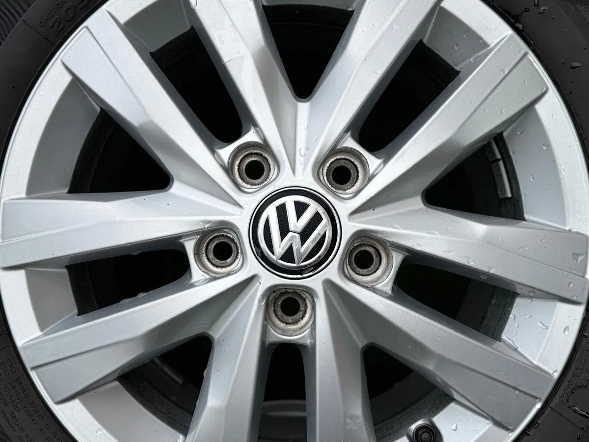 Volkswagen transporter 16"Alloy with tyre, Accesso - Image 1